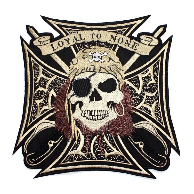 Emblema Caveira Pirata e Cruz de Ferro grande. Loyal to None.